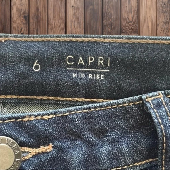 Simply Vera Vera Wang Blue Denim Mid-Rise Capris​ - Picture 10 of 14